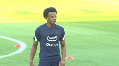Koundé, entrenando con Francia.
