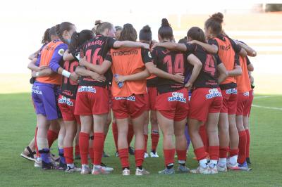 Las jugadoras de la Real hacen pila tras el partido en Valencia (Foto: Giovanni Batista).