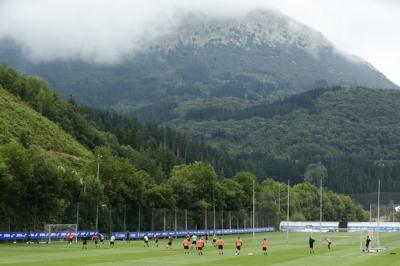 Los jugadores del Eibar se ejercitan en Atxabalpe (Foto: SD Eibar).