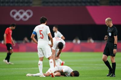 Ceballos se duele, durante el Egipto-España (Foto: CordonPress).