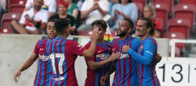 Los jugadores del Barça celebran el gol de Depay ante el Stuttgart en pretemporada (Foto: FCB).