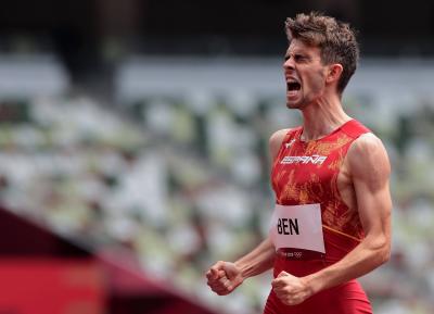 Adrián Ben celebra su clasificación en los 800 metros (Foto: Cordon Press).