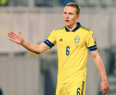Augustinsson en un partido con Suecia.