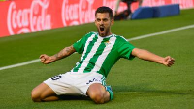 Ceballos celebra un gol con el Betis. (Foto: Kiko Hurtado).