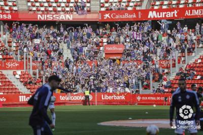 Afición del Pucela en El Molinón.
