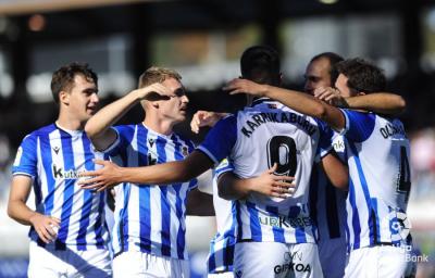 Los jugadores del Sanse celebran el gol de Karrikaburu al Amorebieta (Foto: LaLiga).