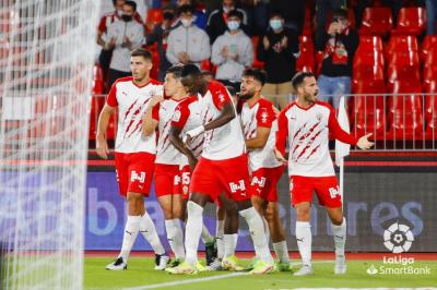 Los jugadores del Almería celebran el gol de Portillo ante el Leganés (Foto: LaLiga).