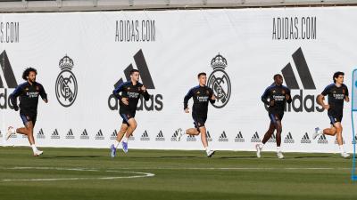 Varios jugadores del Real Madrid, en el último entrenamiento  (Foto: RMCF).