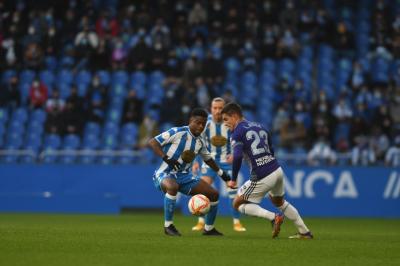 William pelea un balón en el Dépor-Valladolid B (Foto: RCD).
