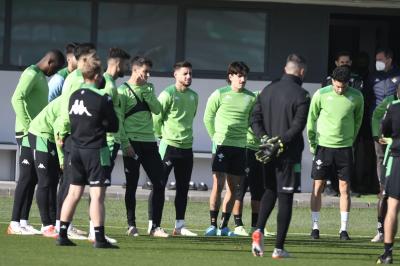 Los futbolistas del Betis en uno de los últimos entrenamientos (foto: Kiko Hurtado).