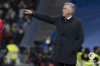 Ancelotti da instrucciones desde la banda del Santiago Bernabéu (Foto: LaLiga).
