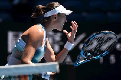 Garbiñe Muguruza se lamenta tras su derrota en el Abierto de Australia 2022 (Foto: EFE).