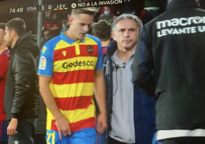 Dani Gómez se marcha lesionado del Osasuna - Levante.