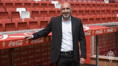 Abelardo, en su presentación en El Molinón (Foto: Sporting de Gijón).