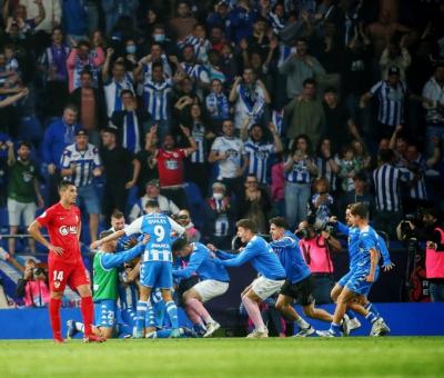 Los jugadores del Dépor celebran un gol en Riazor (Foto: RFEF)