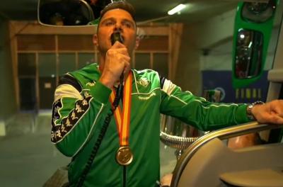 Joaquín Sánchez en el autobús del Betis.