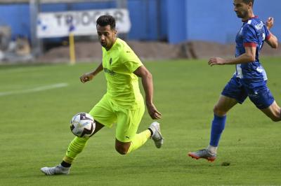 Jony, en un lance de juego ante el Avilés. (Foto: Real Sporting)