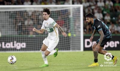 Álex Collado, durante el Elche-Almería (Foto: LaLiga).