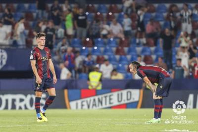 Pepelu y Son se lamentan durante el Levante-Cartagena (Foto: LaLiga).