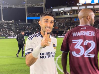 Gastón Brugman celebra su doblete ante el Colorado. (Foto: LA Galaxy)