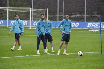 Brais Méndez, Guevara, Gorosabel y Carlos Fernández, en el entrenamiento de ayer miércoles en Zu