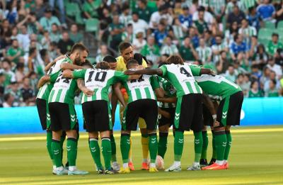 El once del Betis ante la Roma (Foto: Kiko Hurtado)