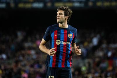 Marcos Alonso, en un partido con el Barcelona (Foto: Cordon Press).