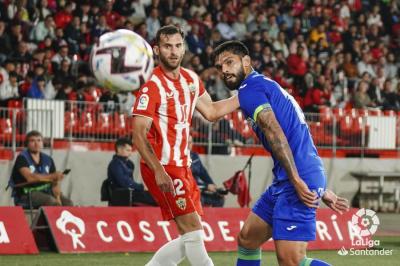 Leo Baptistao y Omar Alderete, en el Almería-Getafe (Foto: LaLiga).