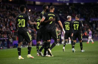 Karim Benzema celebra uno de sus goles en el Valladolid-Real Madrid (Foto: Cordon Press).