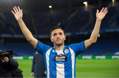 Lucas Pérez en su presentación como jugador del Deportivo (Foto: RCD)