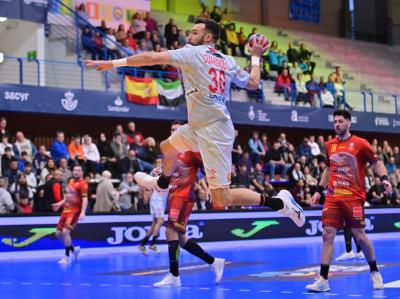 Gedeón Guardiola lanza en el España-Rumanía del TIE de Benidorm (Foto: RFEB).