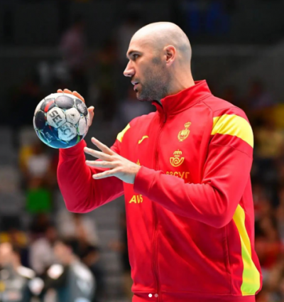 Joan Cañellas con la selección española de balonmano (Foto: @joancanellas21).