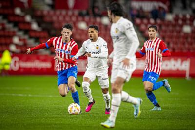 Justin Kluivert, ante el Sporting (Foto: VCF).