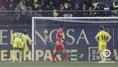 Parejo marca de penalti en el Villarreal-Girona (Foto: LaLiga).