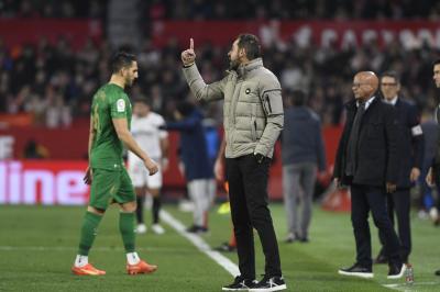 Machín, ante el Sevilla (Foto: Kiko Hurtado).