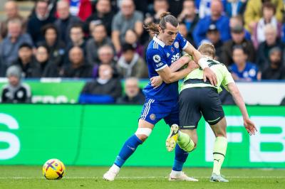 Soyuncu robando un balón a Kevin De Bruyne (Foto: Cordon Press).