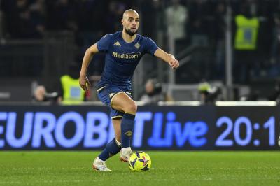 Amrabat con la camiseta de la Fiorentina (Foto: Cordon Press).