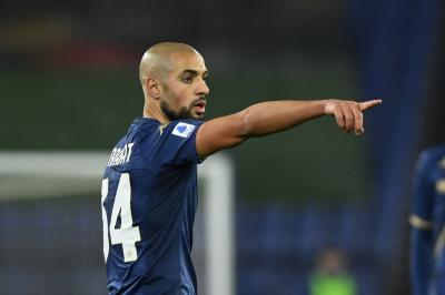 Amrabat dando instrucciones en un partido con la Fiorentina (Foto: Cordon Press).
