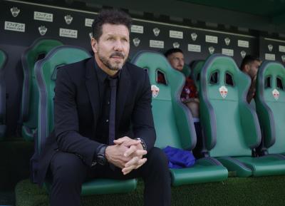 Simeone, en el banquillo del Martínez Valero (Foto: ATM).