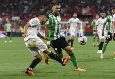 Borja Iglesias, en el derbi (Foto: Kiko Hurtado)