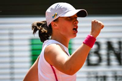 Iga Swiatek celebra un punto en Roland Garros (Foto: Cordon Press).