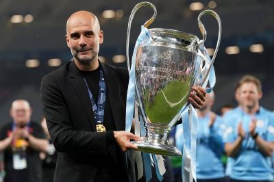 Pep Guardiola posa con la Champions (Foto: Cordon Press).