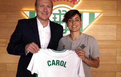 Imagen del anuncio del fichaje de Carol Férez (foto: RBB).