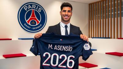 Marco Asensio posa como jugador del PSG (Foto: PSG).