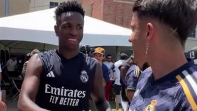Vinicius junto a Adrián Contreras, presidente de 'El Barrio'