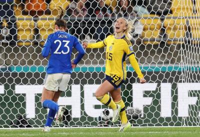 Rebecka Blomqvist, jugadora de Suecia, celebra un tanto. Fuente: EFE.