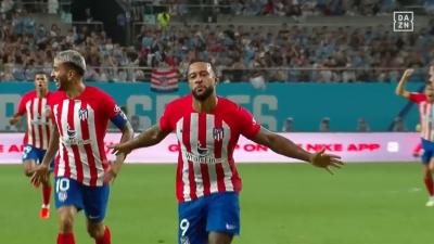 Depay celebra su gol al City.