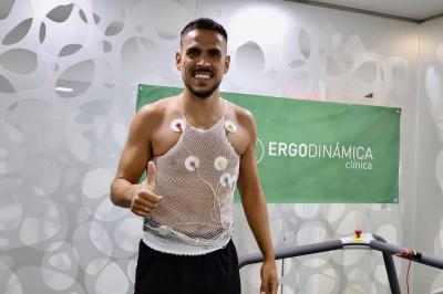 Recio, pasando el reconocimiento médico con el Córdoba. (Foto: CFC)