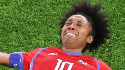 Marta Cox celebra entre lágrimas el gol.