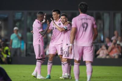 Leo Messi celebra uno de los goles del Inter Miami con sus compañeros (FOTO: Cordón Press).